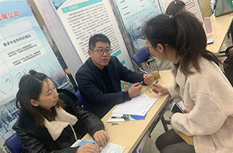 開展畢業(yè)生招聘會 · 開展多元化創(chuàng)新平臺